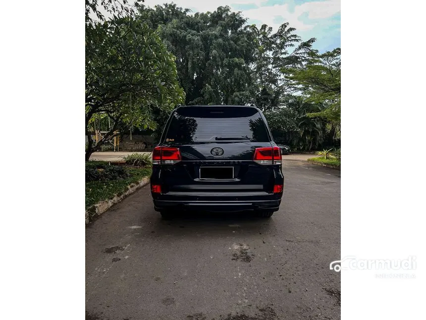 2017 Toyota Land Cruiser 200 VX-R SUV