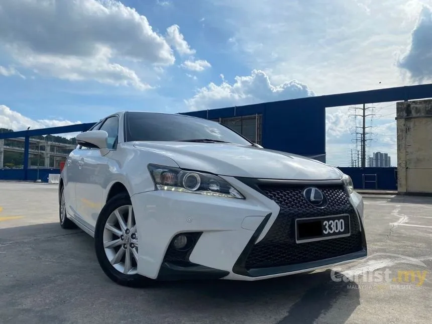 2013 Lexus CT200h Luxury Hatchback