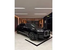 2024 BMW 735i 3.0 M Sport Sedan Odo 11 Rbuan (TERMURAH)