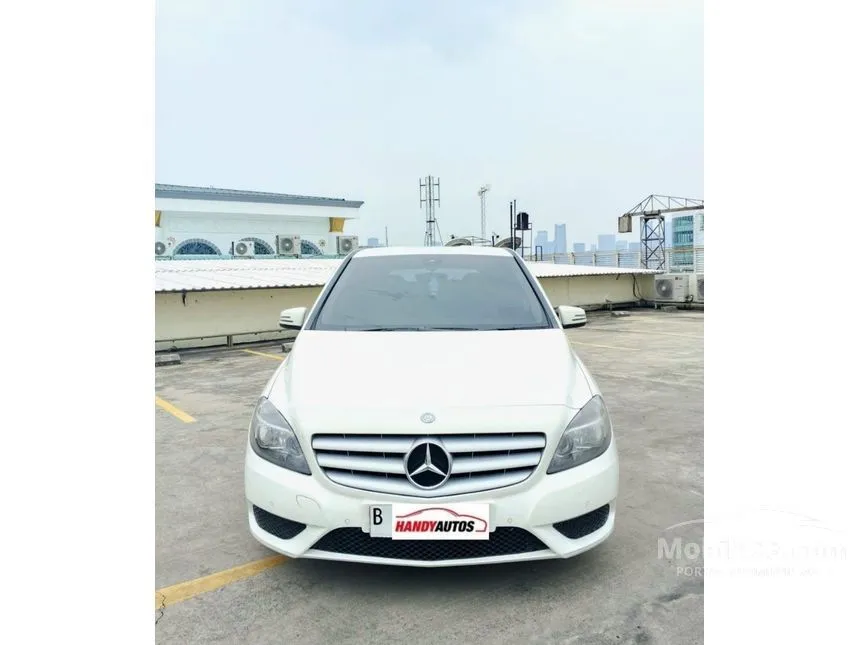 2013 Mercedes-Benz B200 Urban Hatchback