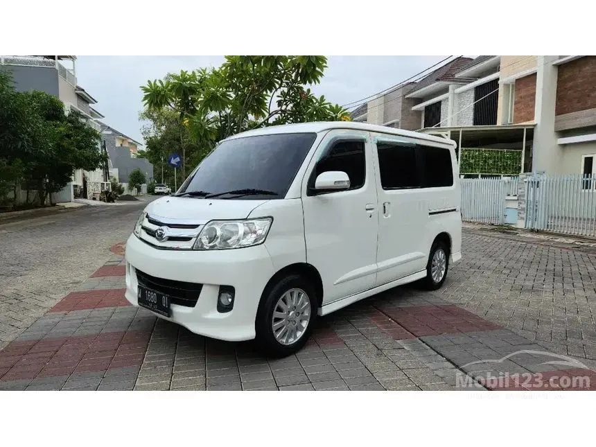 2011 Daihatsu Luxio X Wagon