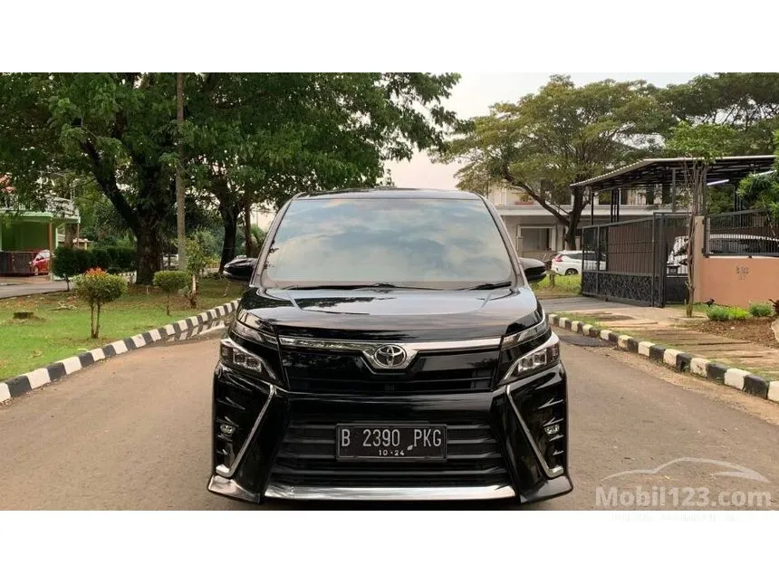 Jual Mobil Toyota Voxy 2019 2.0 di Banten Automatic Wagon Hitam Rp 335.000.000