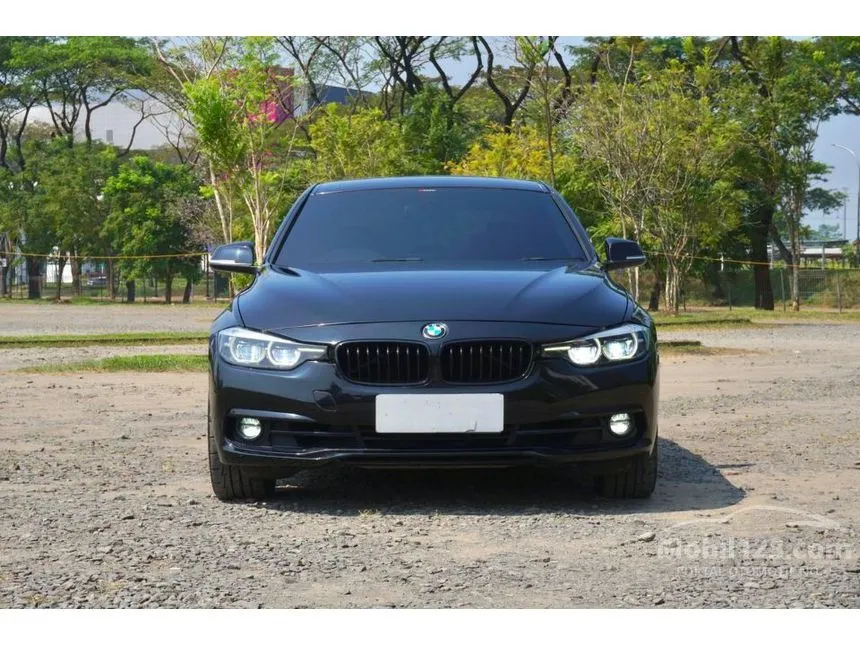 2019 BMW 320i Sport Shadow Edition Sedan