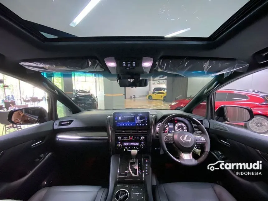 2022 Lexus LM 350 7 Seater MPV