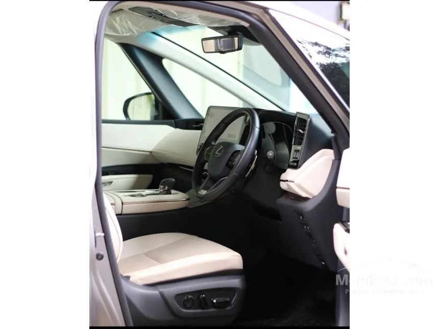 2024 Lexus LM 350h 4 Seater MPV