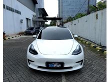 2021 Tesla Model 3 0.0 Standard Range Plus Sedan Pearl White Multi Coat on Black