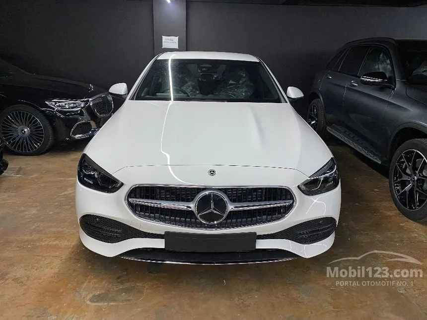 2025 Mercedes-Benz C200 Avantgarde Line Sedan