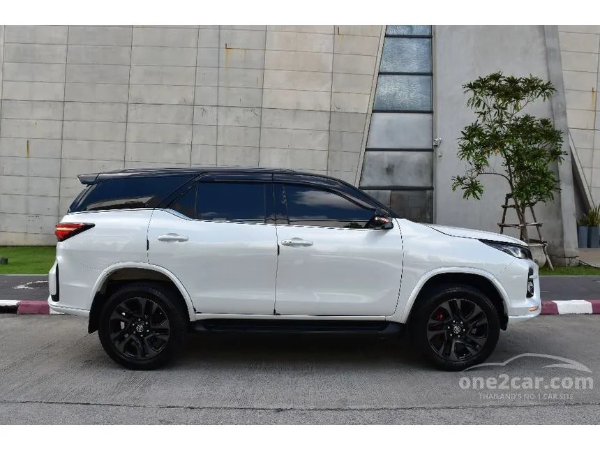 2024 Toyota FORTUNER GR Sport (Black Top) SUV