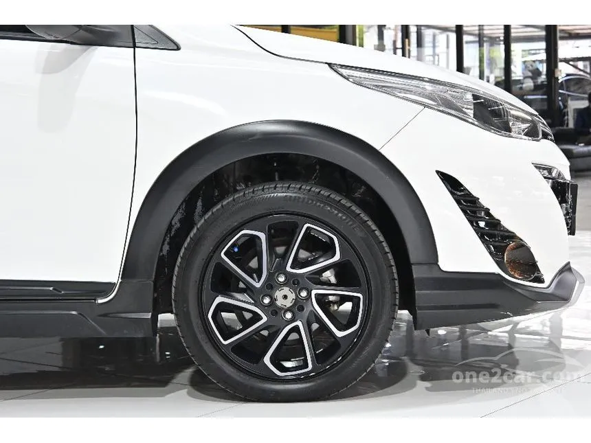 2020 Toyota YARIS High Cross Hatchback