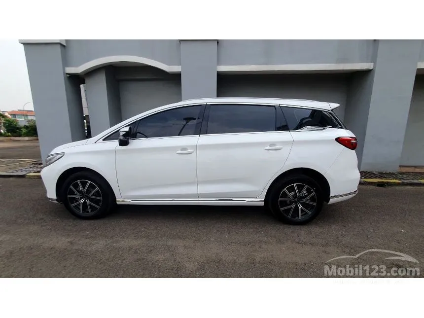 2025 BYD M6 Superior Captain 6-seater MPV