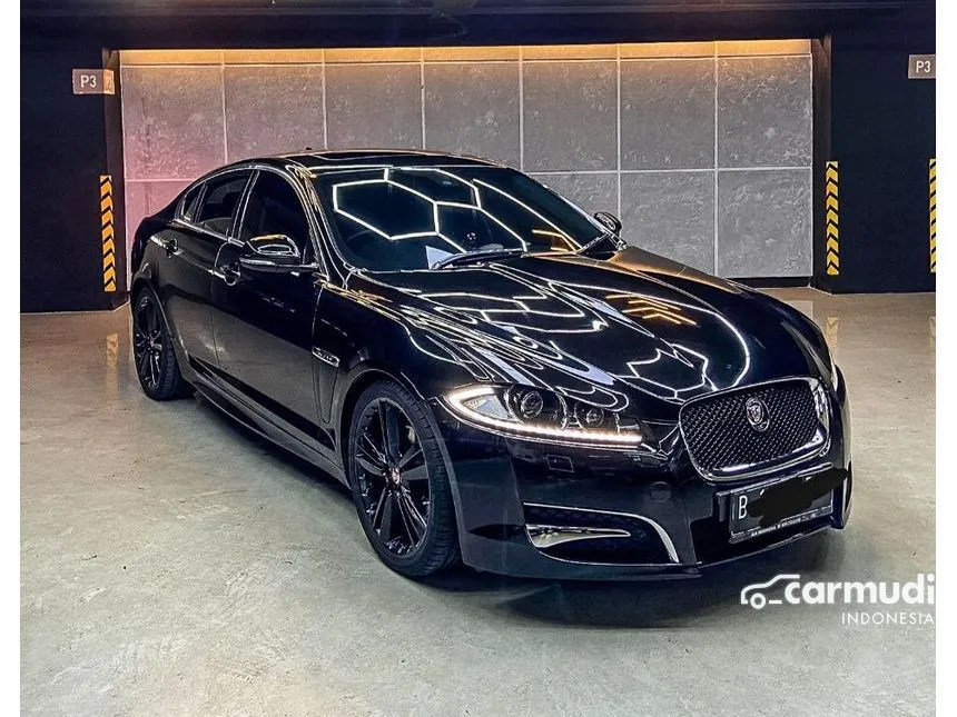 2015 Jaguar XF Premium Luxury Sedan