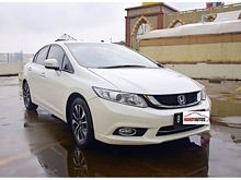 Honda Civic 1.8 Tahun 2014 / 2015 Automatic Putih Orchid Mutiara