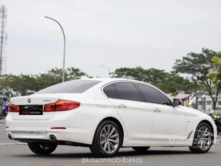 2019 BMW 520i Luxury Sedan