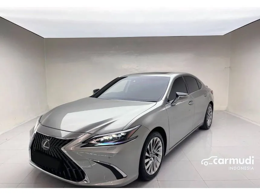 2024 Lexus ES 300h Ultra Luxury Sedan