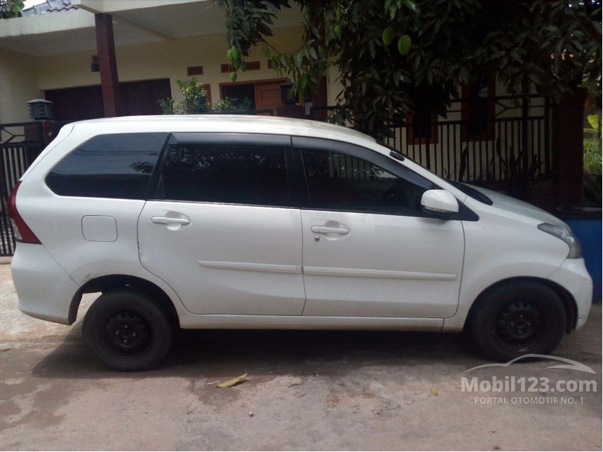 Jual Mobil  Daihatsu  Xenia  2013 M 1 0 di Jawa  Barat  Manual 