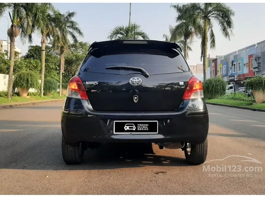 2011 Toyota Yaris E Hatchback