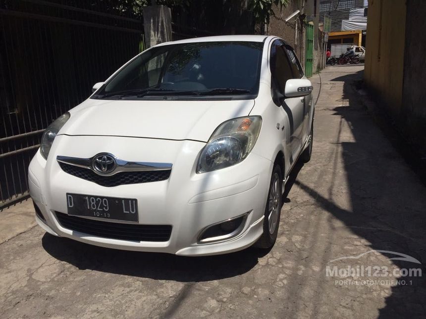 Jual Mobil  Toyota  Yaris  2009 E 1 5 di Jawa  Barat  Manual 