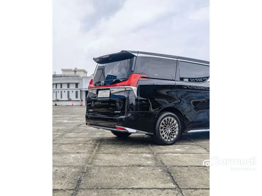 2021 Lexus LM 350 4 Seater MPV