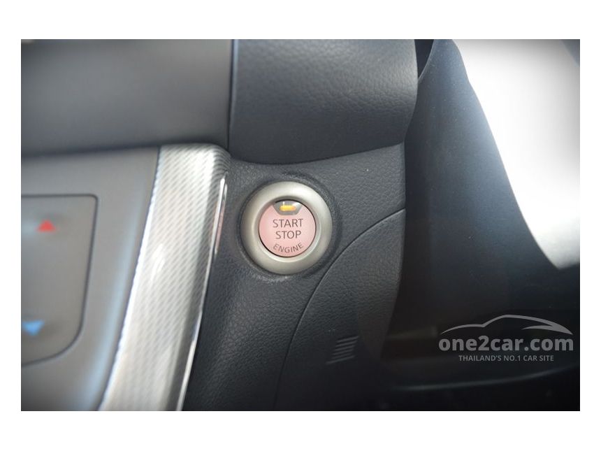2013 Nissan Pulsar SV Hatchback