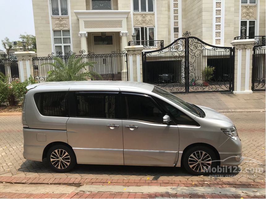 Nissan serena 2015