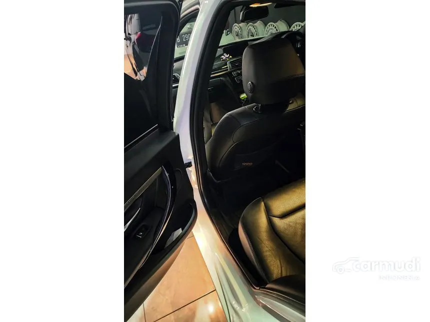 2018 BMW 320i Luxury Sedan