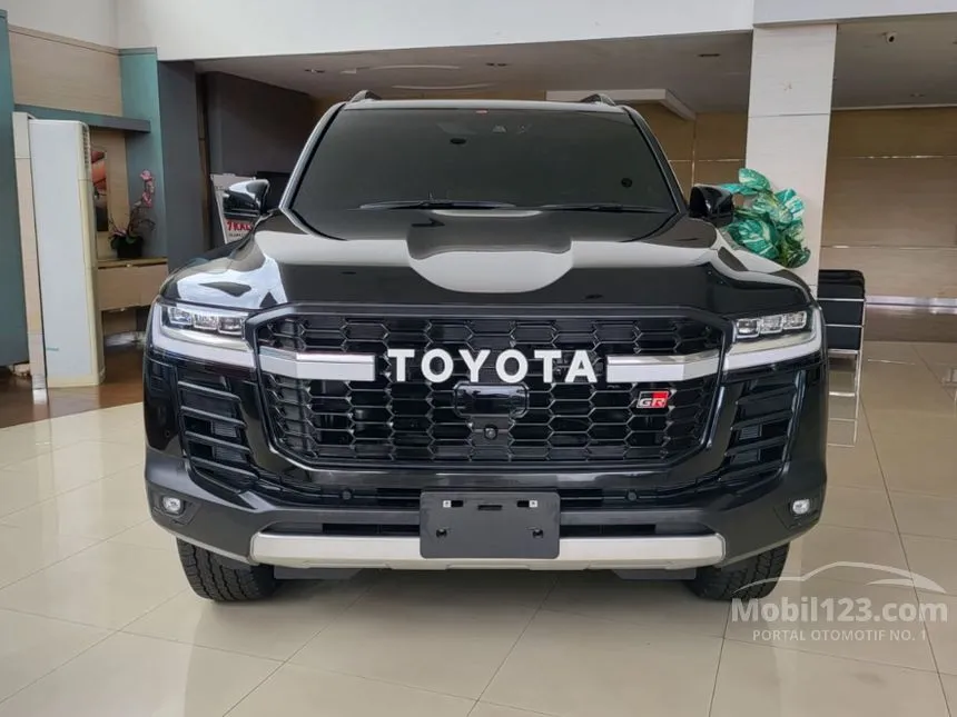 2025 Toyota Land Cruiser 300 GR-S (Premium Colour) SUV
