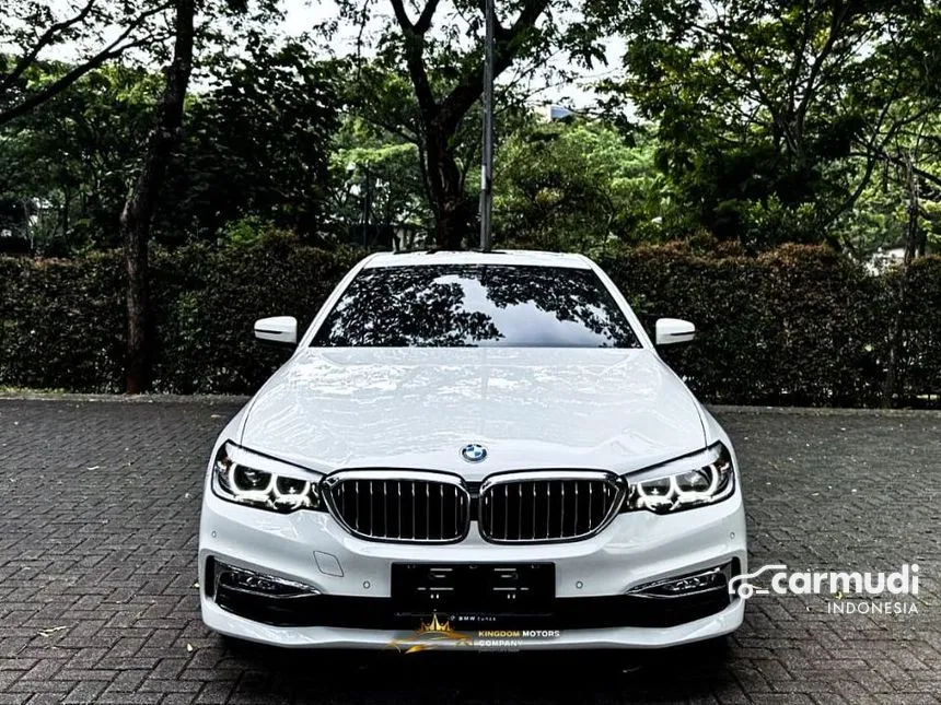 2018 BMW 530i Luxury Sedan