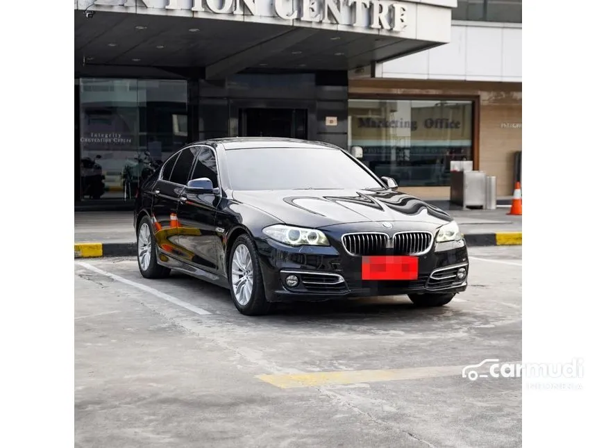 2015 BMW 528i Luxury Sedan