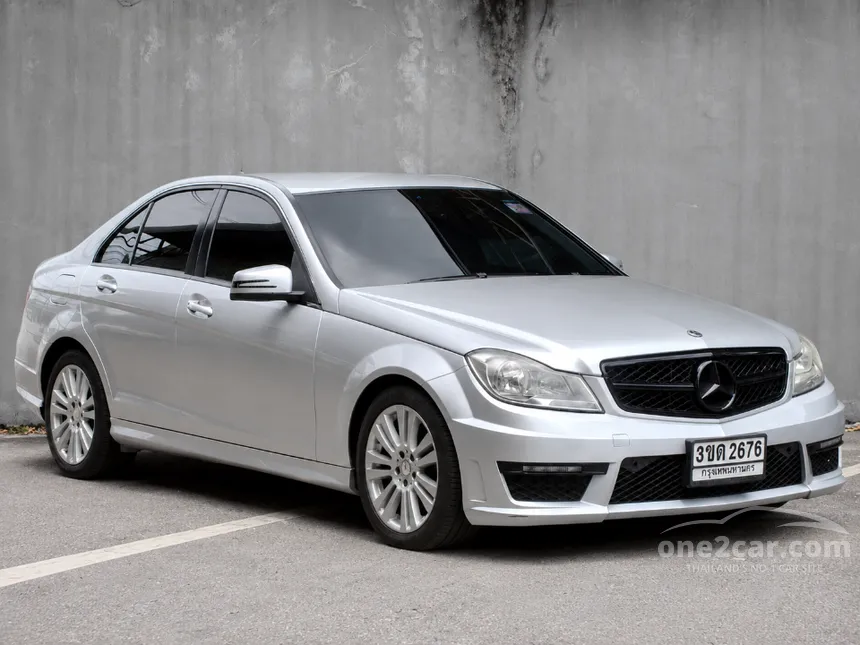 2013 Mercedes-Benz C200 CGI BlueEFFICIENCY Sedan