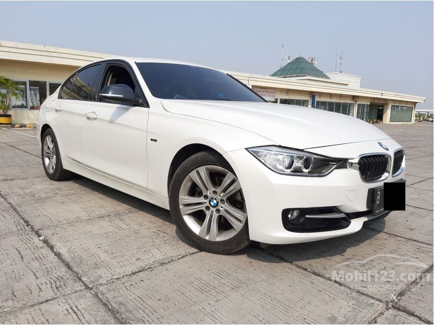 Jual Mobil  BMW  320i  2021 M Sport 2 0 di DKI Jakarta 