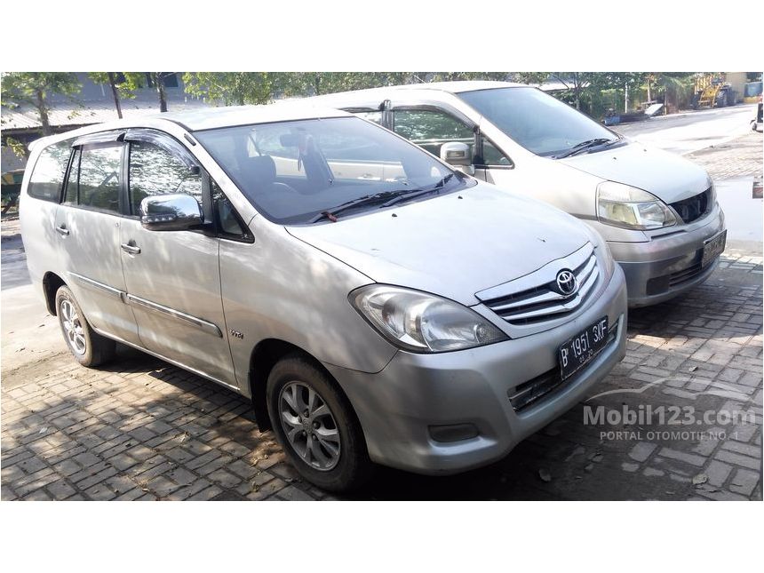 Jual Mobil  Toyota  Kijang Innova  2010 G 2 0 di Banten 