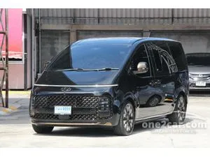 2023 Hyundai Staria 2.2 Premium with sunroof Van