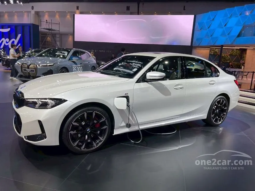2025 BMW 330e M Sport Sedan