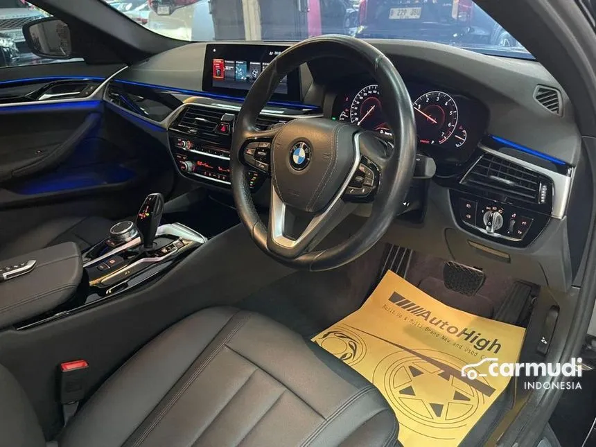 2019 BMW 520i Luxury Sedan