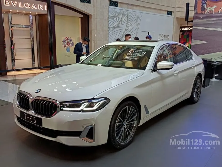 Jual Mobil BMW 530i 2022 Opulence 2.0 di DKI Jakarta Automatic Sedan ...