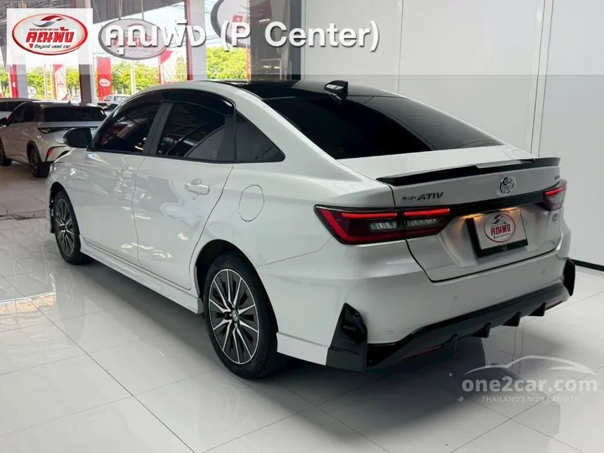 2025 Toyota Yaris Ativ HEV GR Sport Sedan