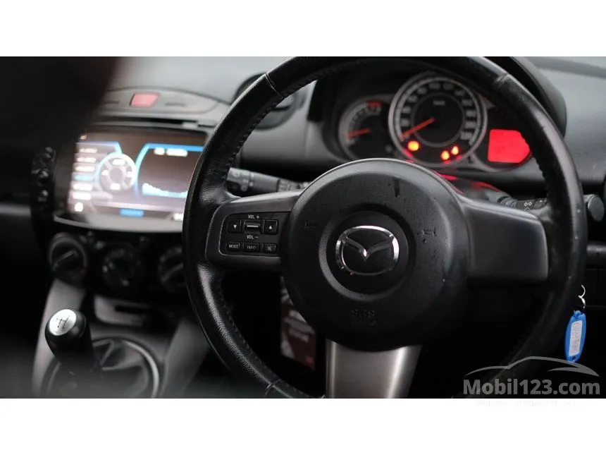 2013 Mazda 2 R Sedan