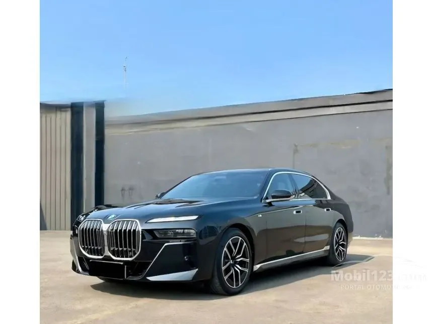 2023 BMW 735i M Sport Sedan