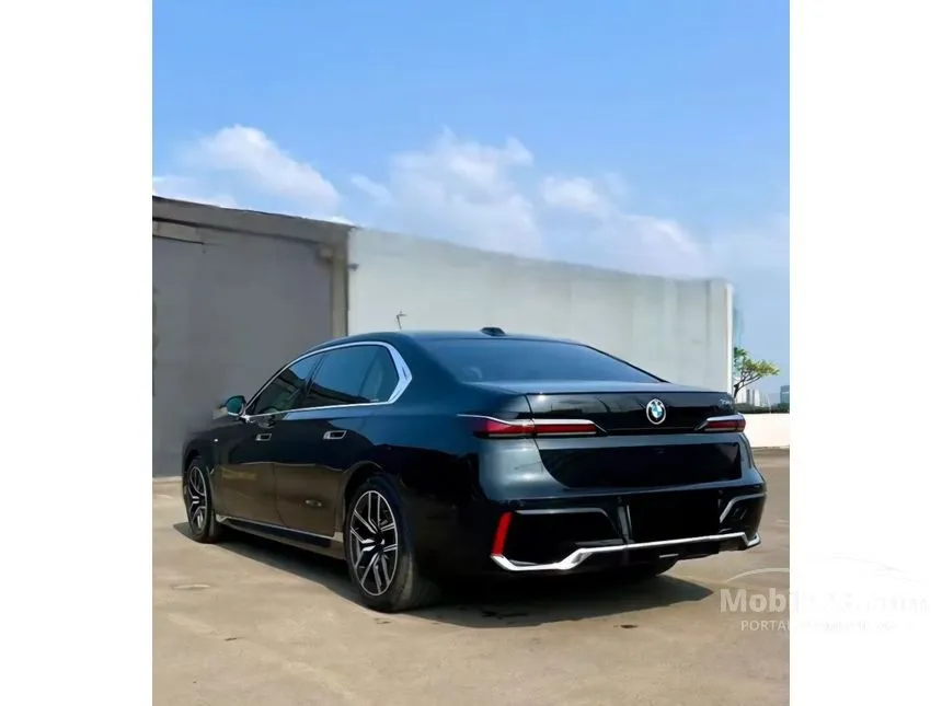 2023 BMW 735i M Sport Sedan