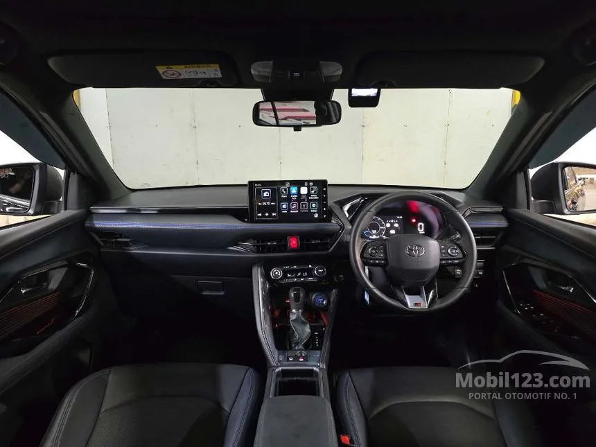 2023 Toyota Yaris Cross S HV SUV