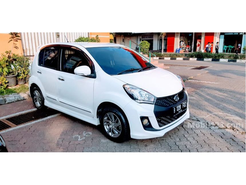 2015 Daihatsu Sirion D FMC DELUXE Hatchback