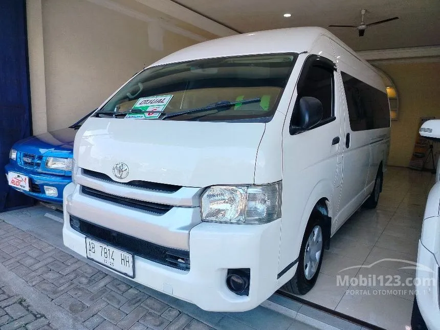 2014 Toyota Hiace Commuter Van