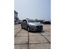 Mazda 2 HB V Skyactive AT Silver Facelift 2014 Pemakaian 2015
