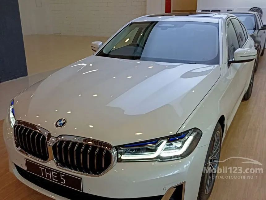 Jual Mobil BMW 530i 2022 Opulence 2.0 di DKI Jakarta Automatic Sedan ...