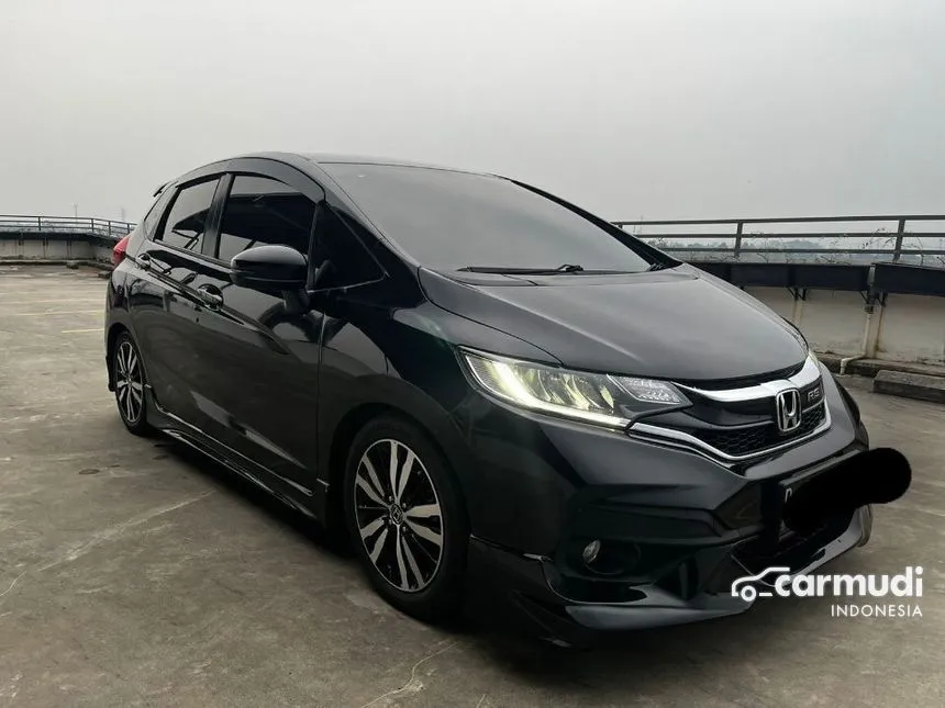 mobil honda jazz hitam