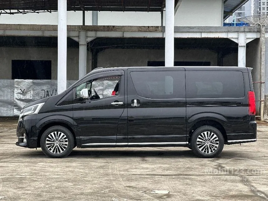 2025 Toyota GranAce Premium MPV