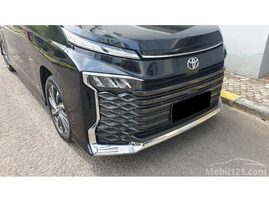 2024 Toyota Voxy (Premium Color) MPV