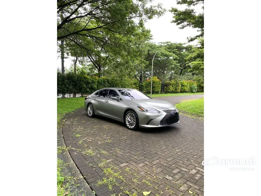 Jual Mobil Lexus ES300h 2020 Ultra Luxury 2.5 di DKI Jakarta Automatic Sedan Abu