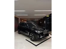 2020 BMW X7 3.0 xDrive40i SUV Opulence AT (Faktur 2021) Black on Black Odo 14 Rb (TERMURAH)