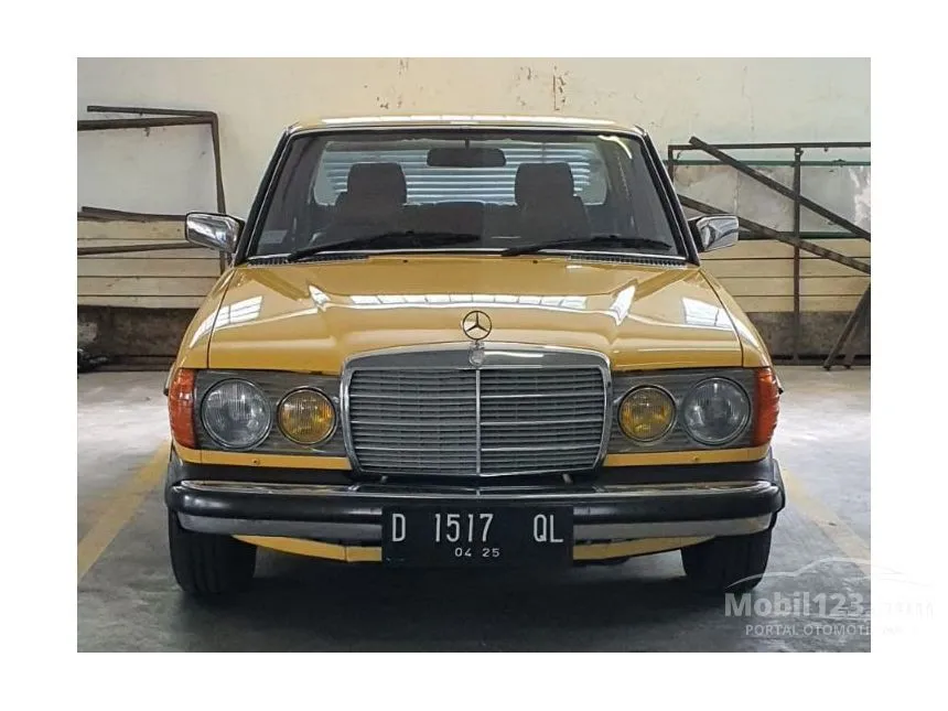 1983 Mercedes-Benz 200 Sedan